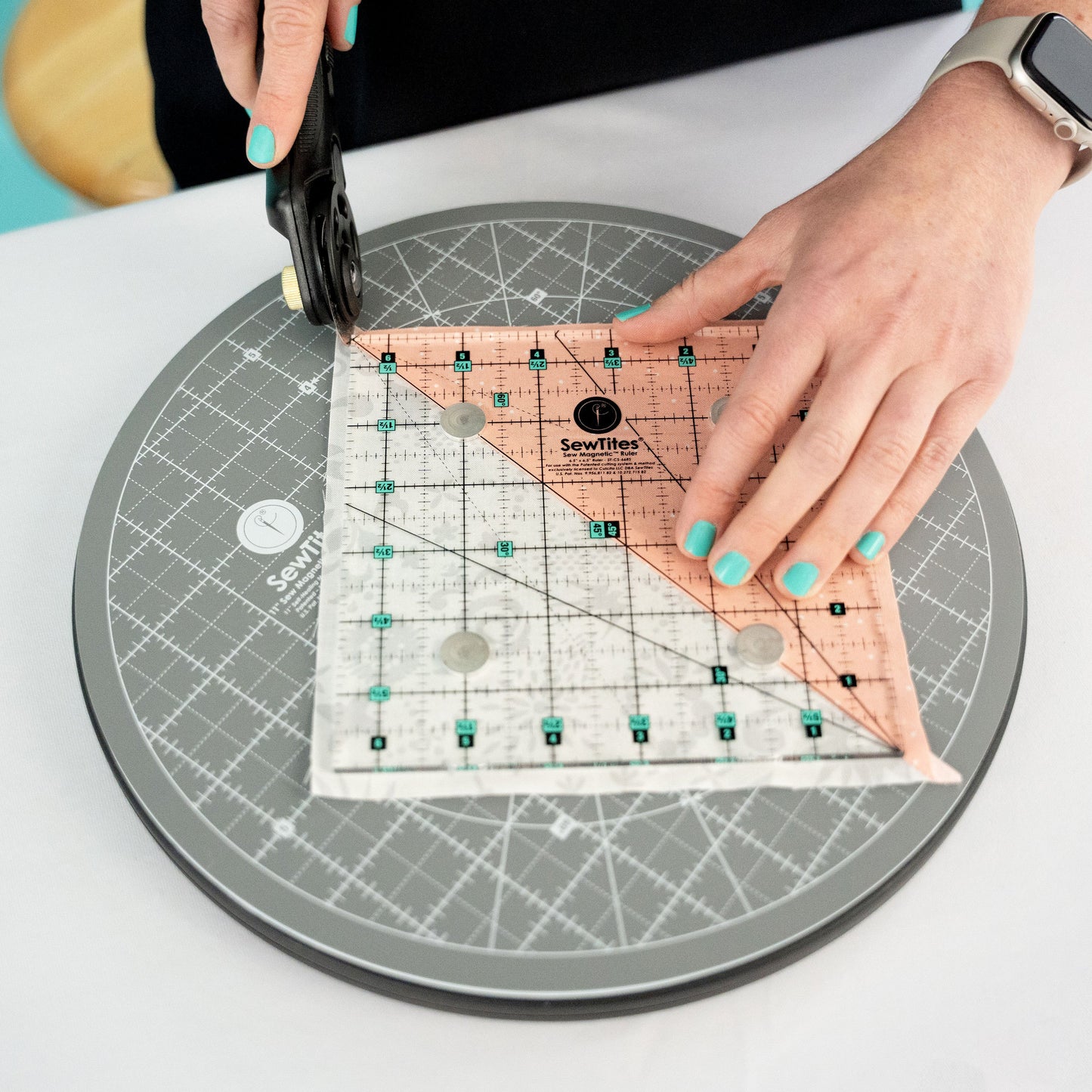 Sew Magnetic 11" Rotating Self-Healing Cutting Mat